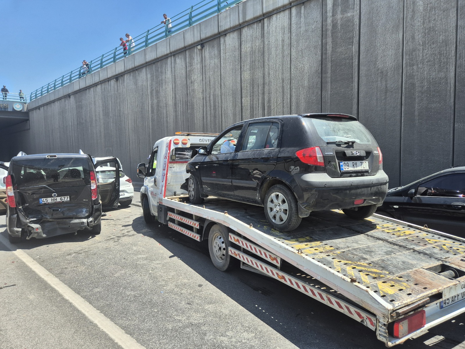 Turgutlu’da zincirleme kaza: 4 araç çarpıştı, 7 kişi yaralandı