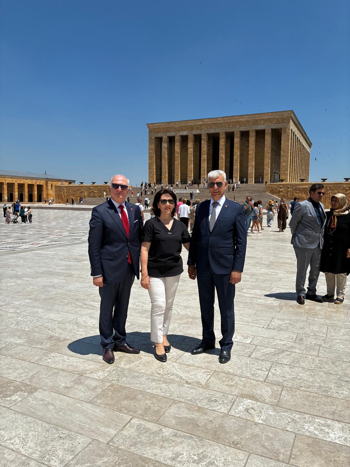 Manisa Şehit Aileleri ve Gaziler Derneği Turgutlu Temsilciliğinden Anıtkabir Ziyareti