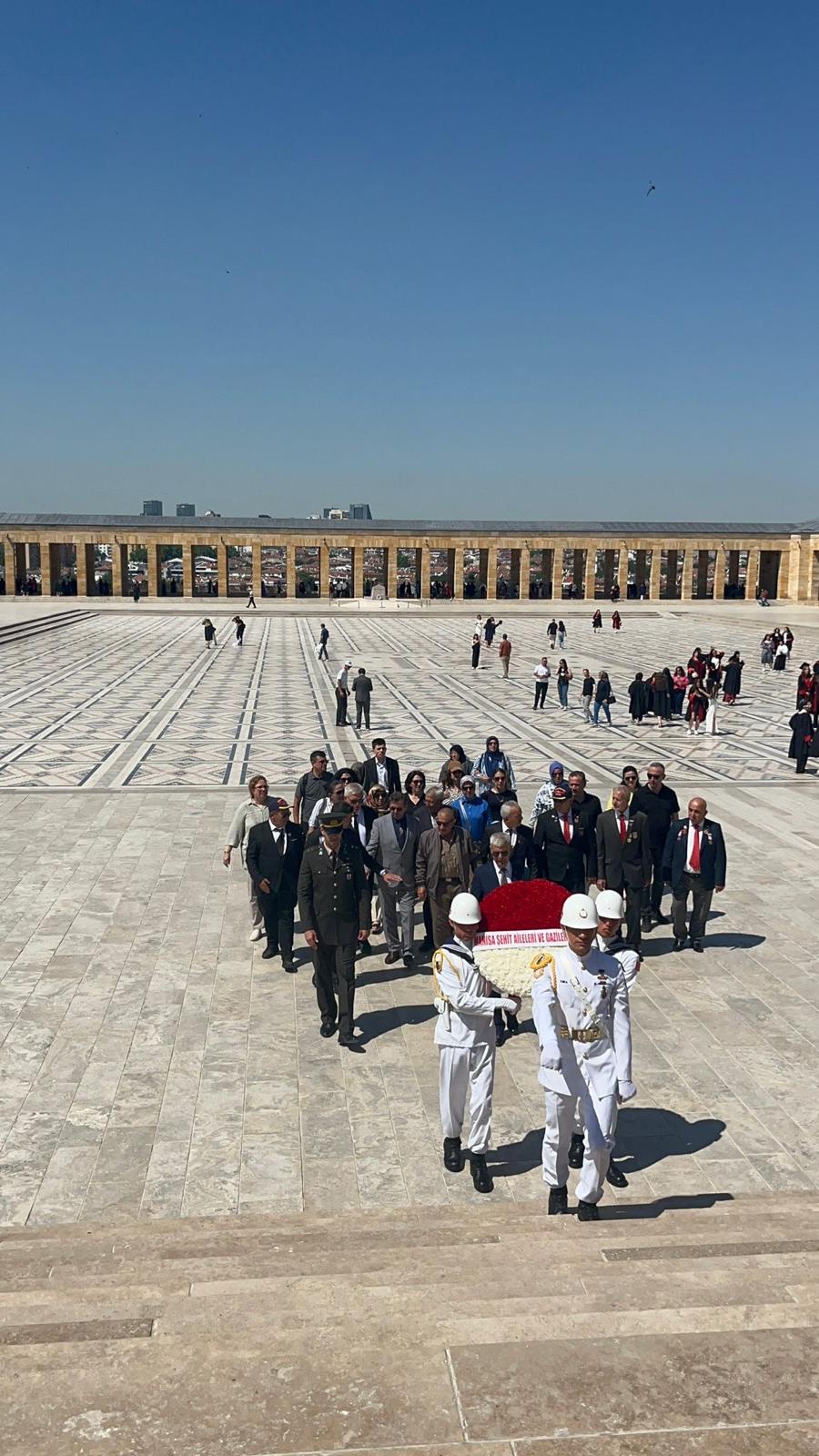 Manisa Şehit Aileleri ve Gaziler Derneği Turgutlu Temsilciliğinden Anıtkabir Ziyareti