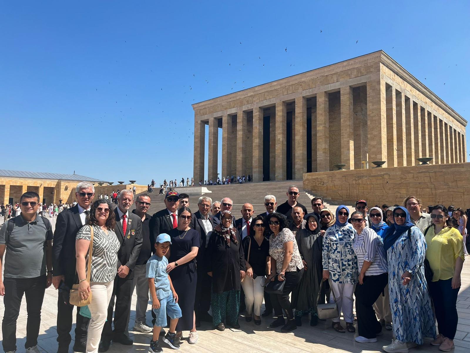 Manisa Şehit Aileleri ve Gaziler Derneği Turgutlu Temsilciliğinden Anıtkabir Ziyareti
