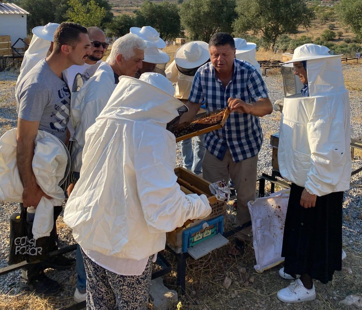 Arıcılık Kursiyerleri Sahada Uygulamalı Eğitim Aldı