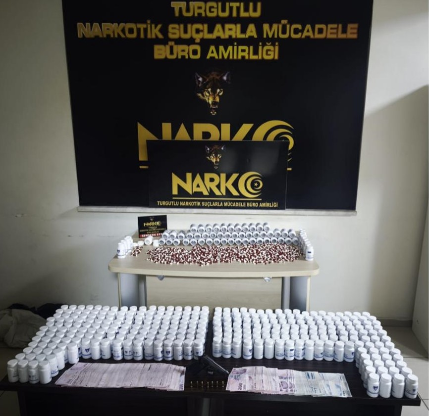 Turgutlu'da uyuşturucu operasyonlarında 35 gözaltı