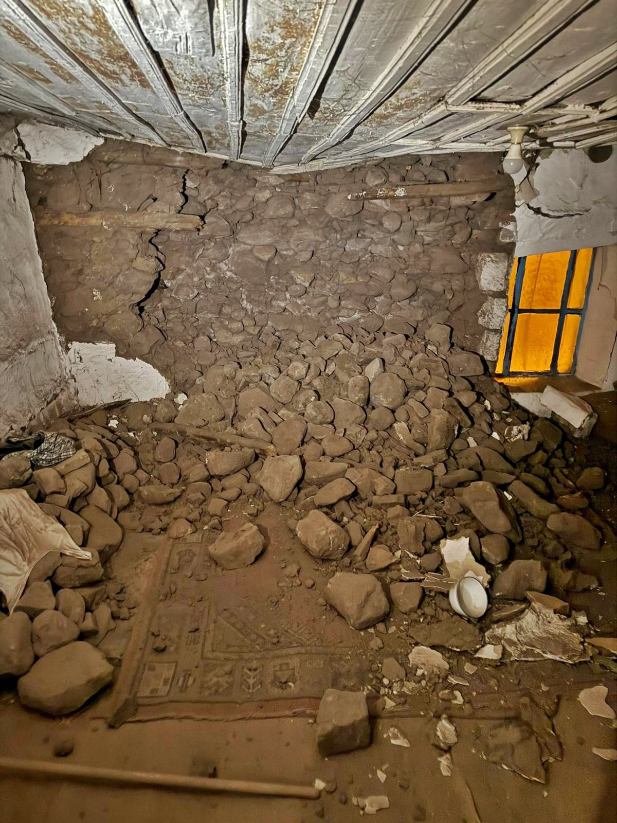 Başkan Dutlulu depremzedeleri ziyaret etti