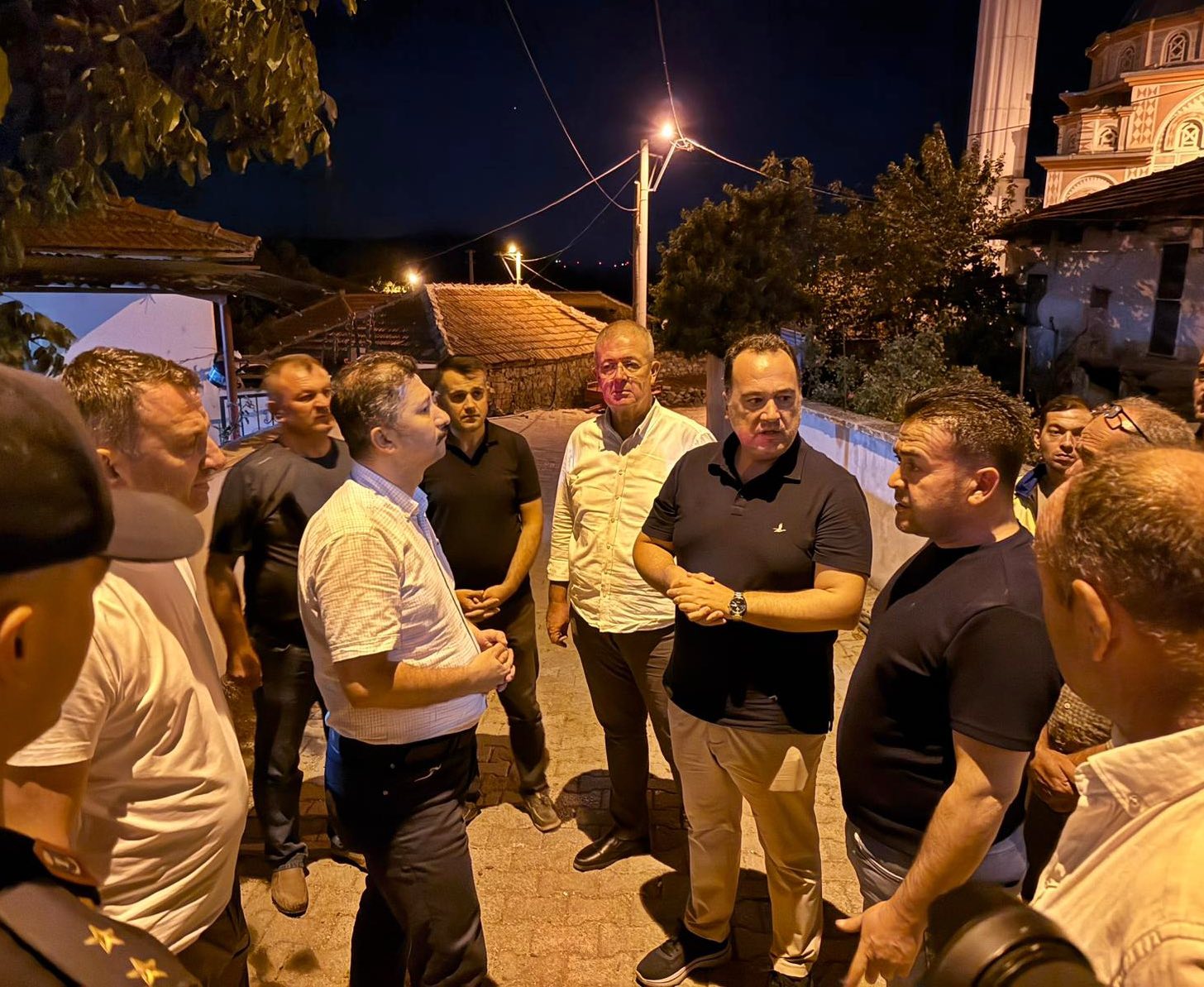 Başkan Dutlulu depremzedeleri ziyaret etti