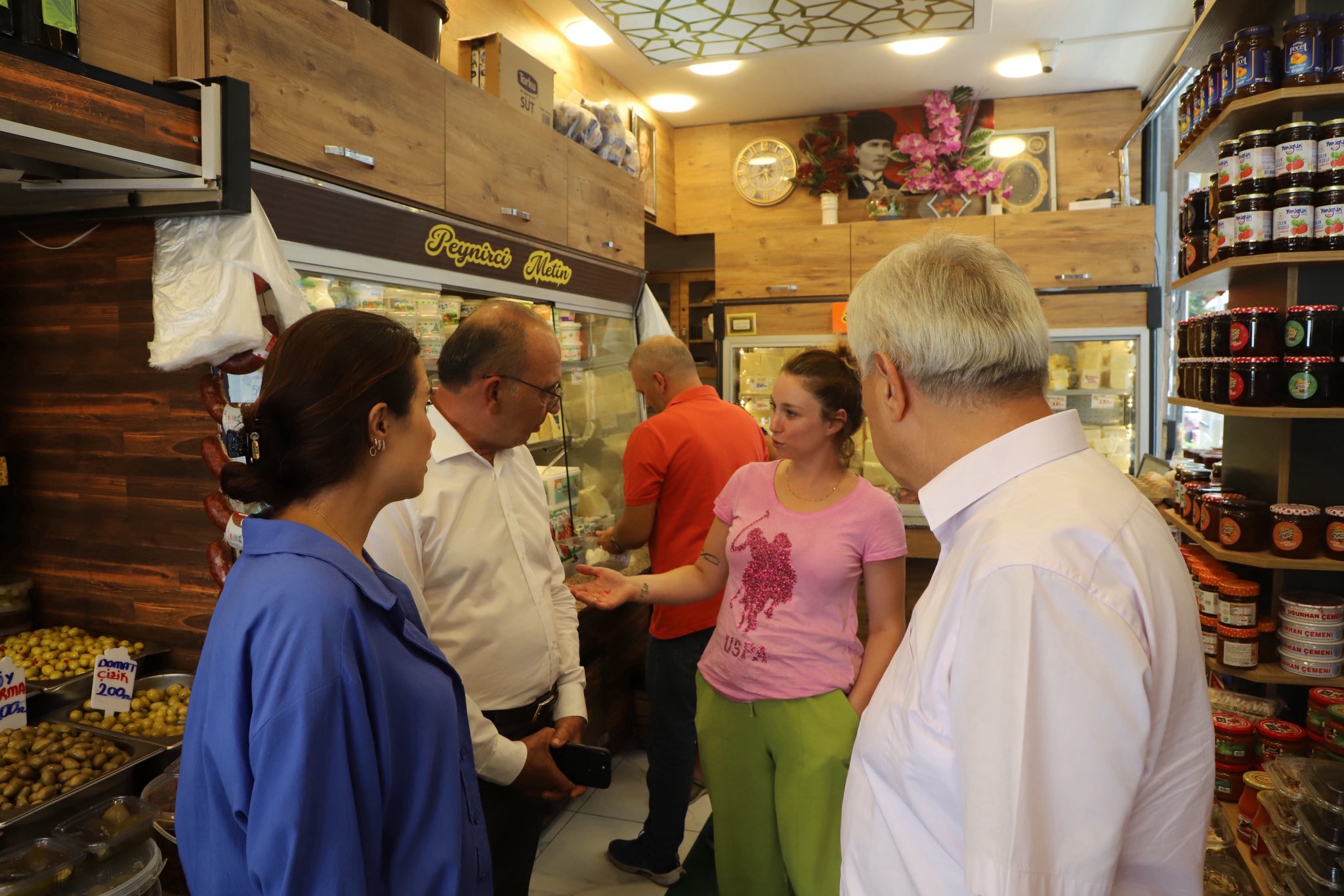 Başkan Akın'dan saldırıya uğrayan kadına ziyaret