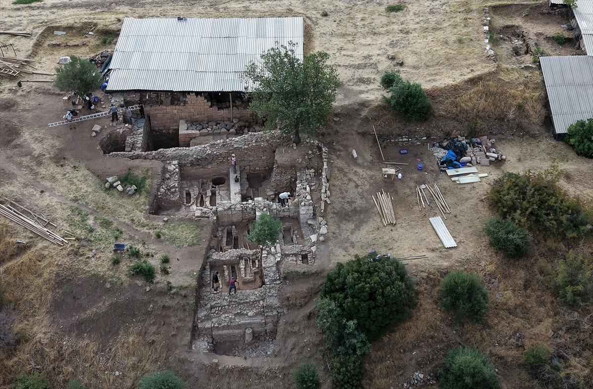 Sardes’te Milattan Önce 8. Yüzyıla Ait Lidya Sarayı Ortaya Çıktı