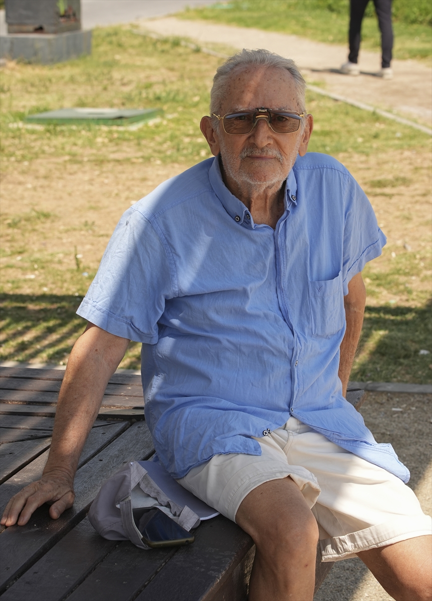 İzmir Körfezi'nde çok sayıda ölü balık kıyıya vurdu