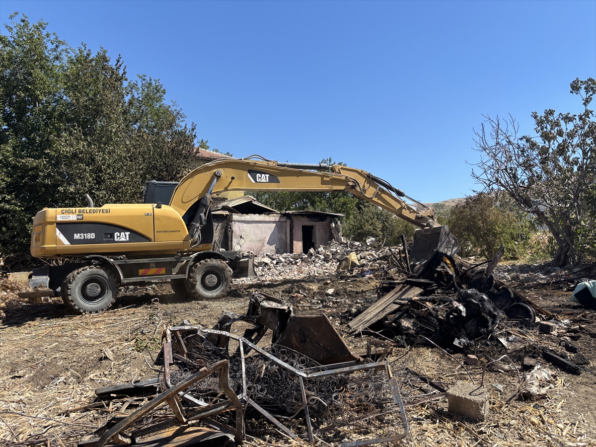 İzmir'de barakada yangın çıktı: 34 küçükbaş telef oldu