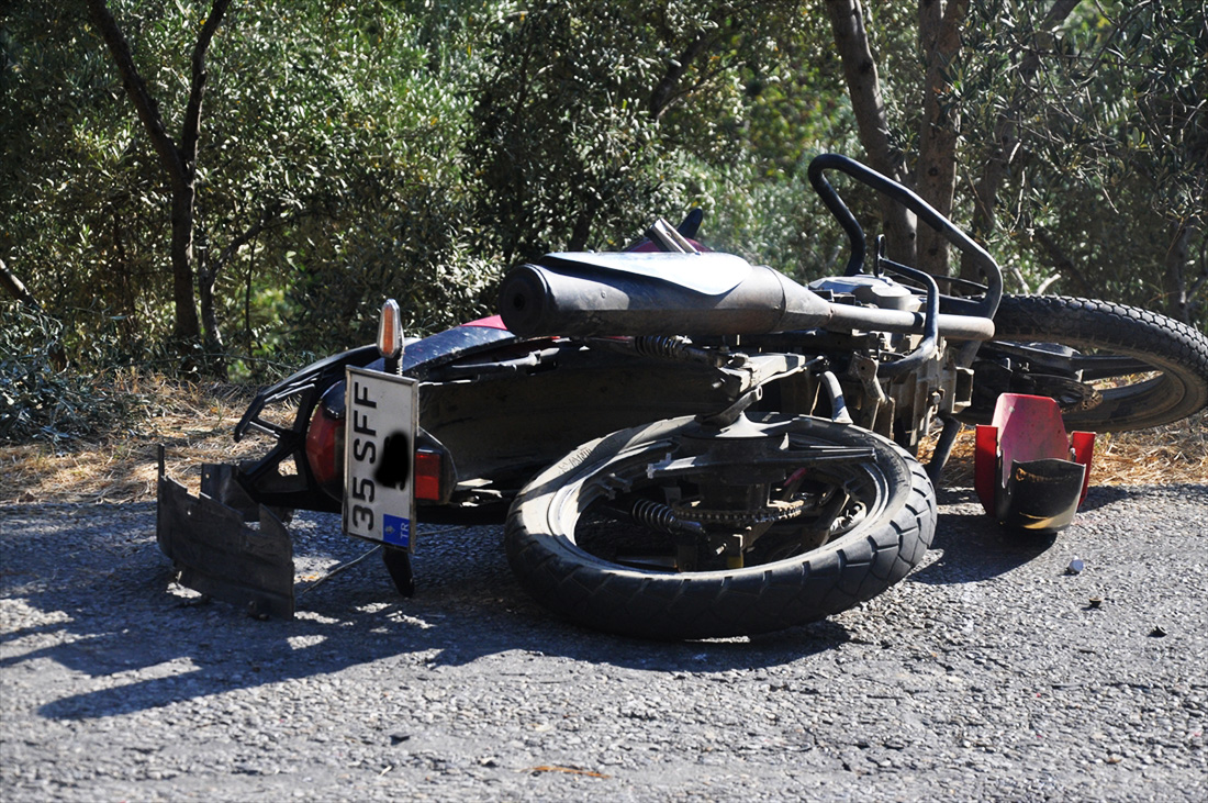 Ödemiş'te pikapla motosiklet çarpıştı: 1 ölü, 1 yaralı