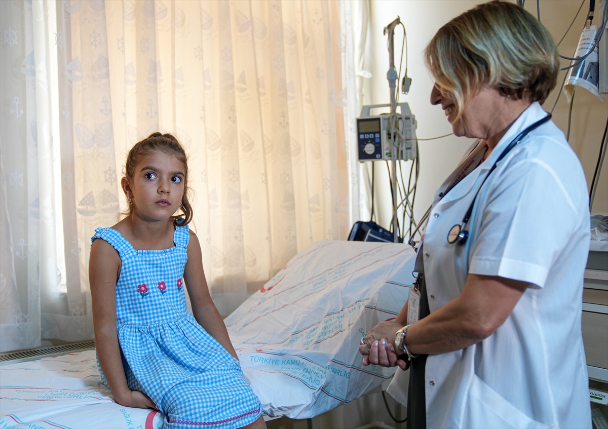 Süt alerjisi olan çocuk, tedavilerin ardından 5 yaşında dondurma yiyebildi