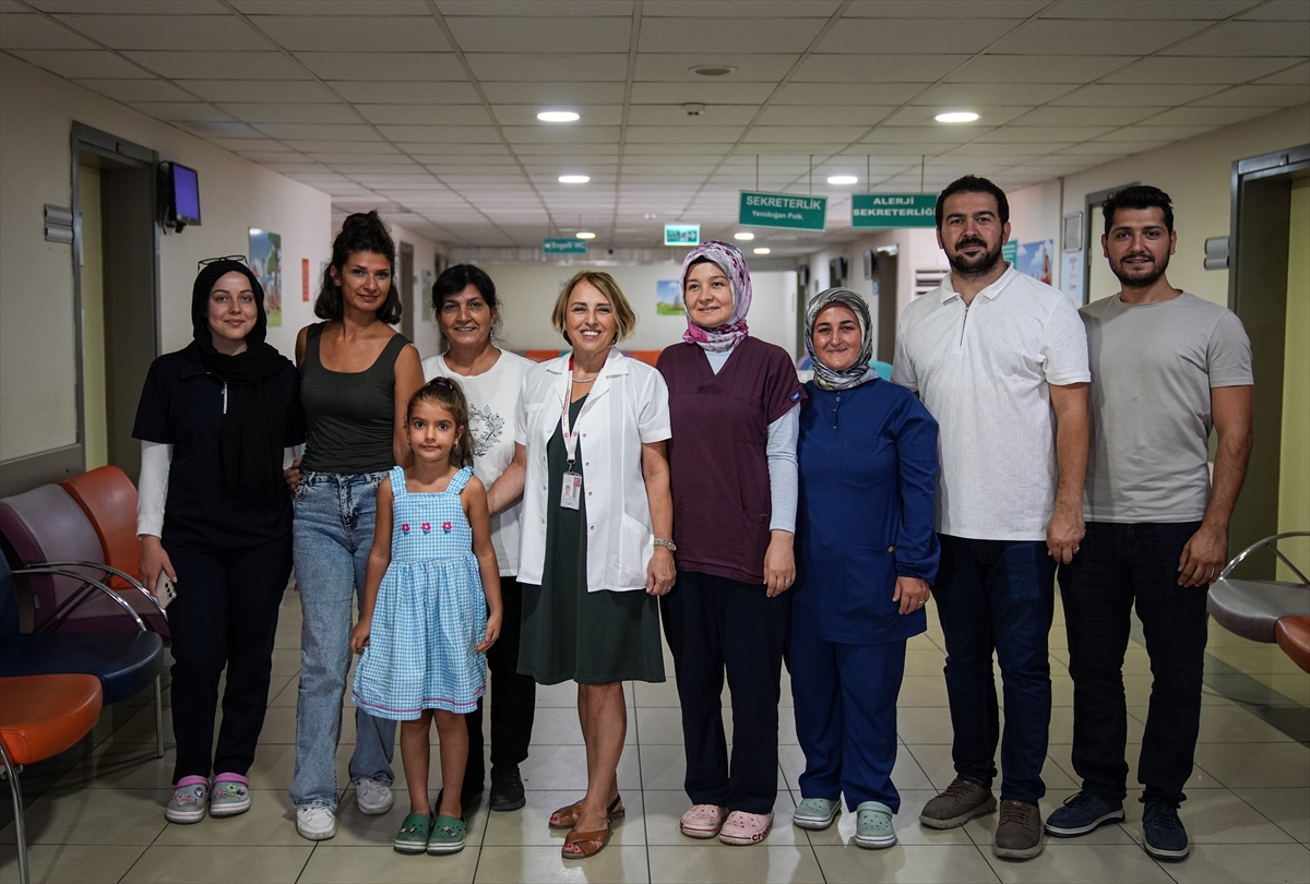 Süt alerjisi olan çocuk, tedavilerin ardından 5 yaşında dondurma yiyebildi