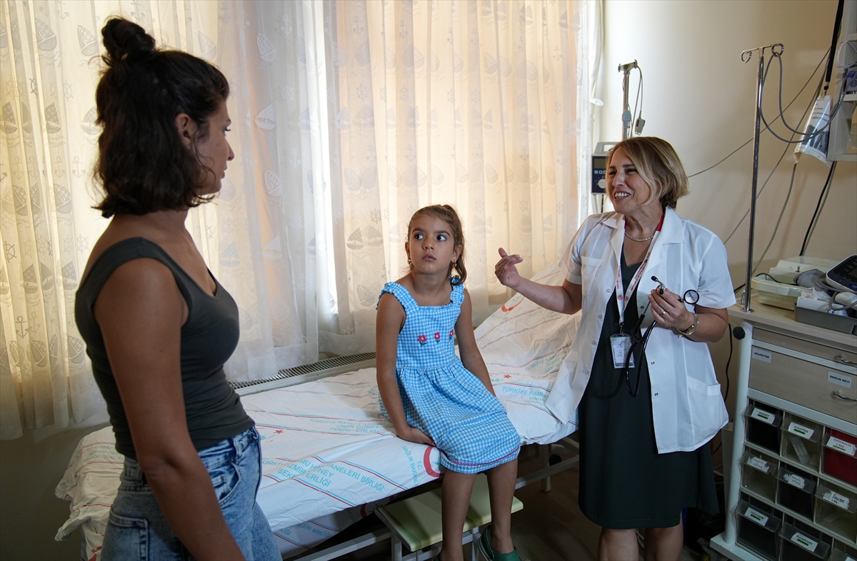 Süt alerjisi olan çocuk, tedavilerin ardından 5 yaşında dondurma yiyebildi