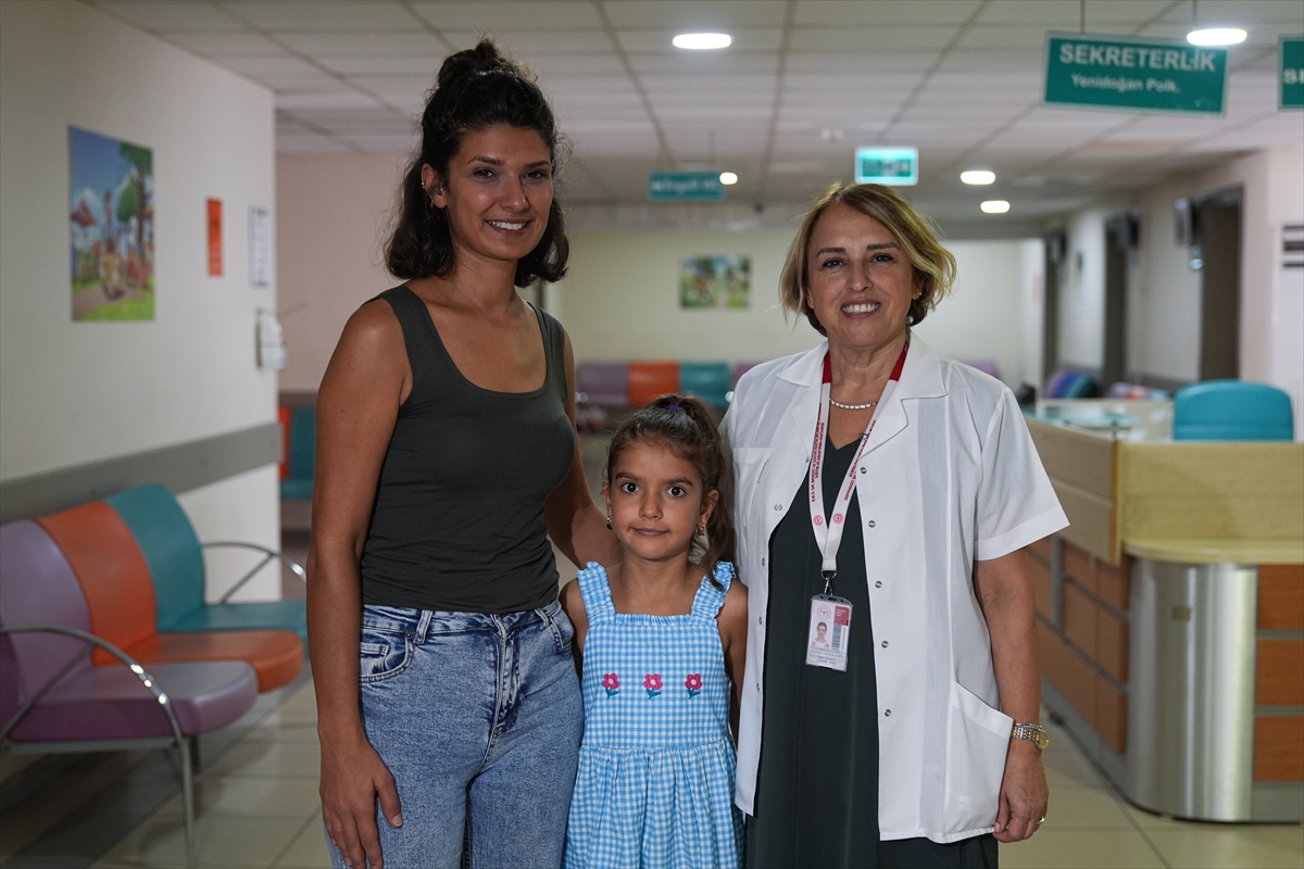 Süt alerjisi olan çocuk, tedavilerin ardından 5 yaşında dondurma yiyebildi