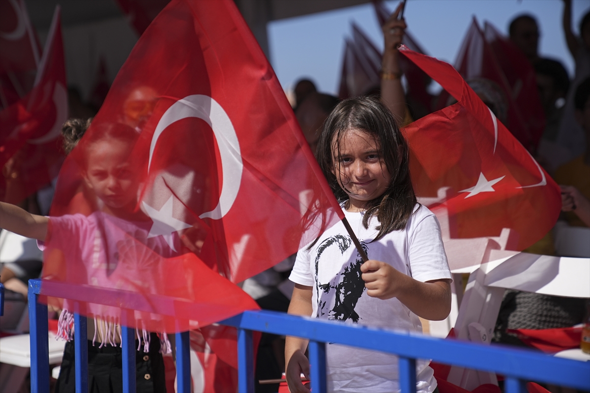 İzmir'de 30 Ağustos coşkusu fotoğraf karelerine yansıdı