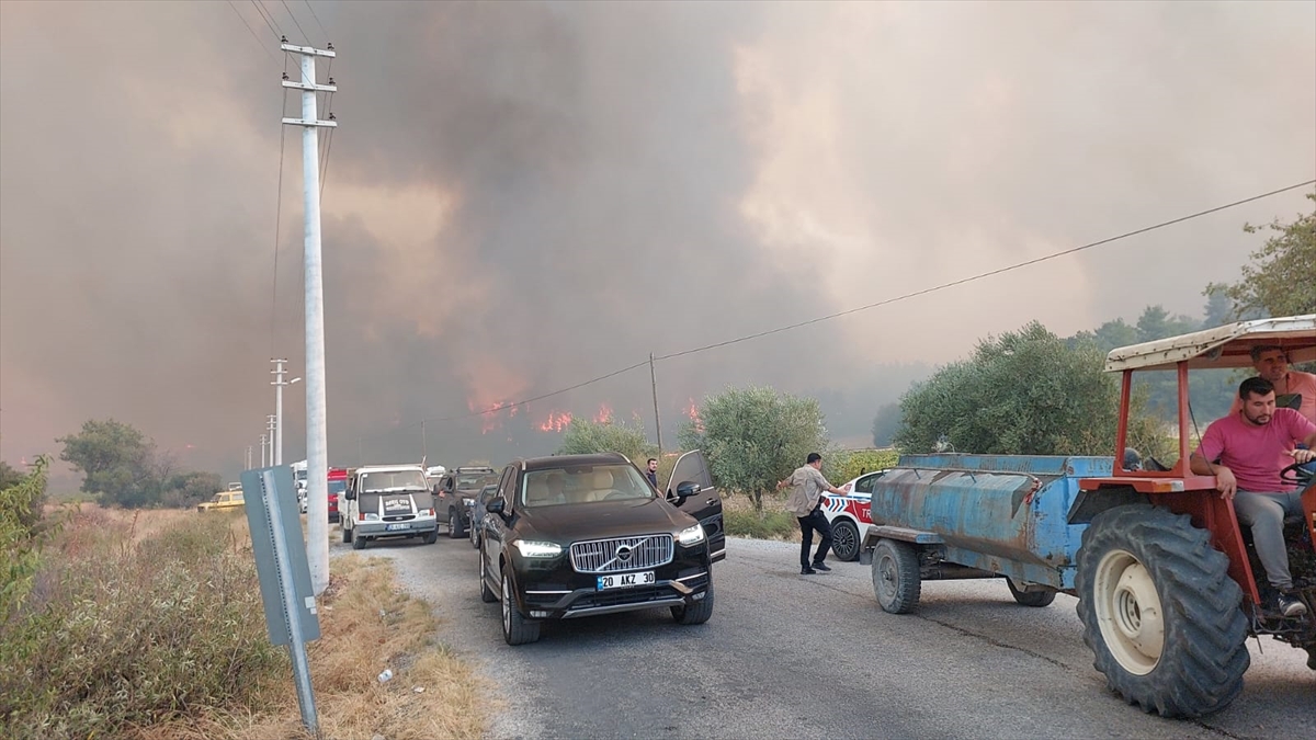 Denizli'deki orman yangını 3.gününde! 2 mahalle boşaltıldı