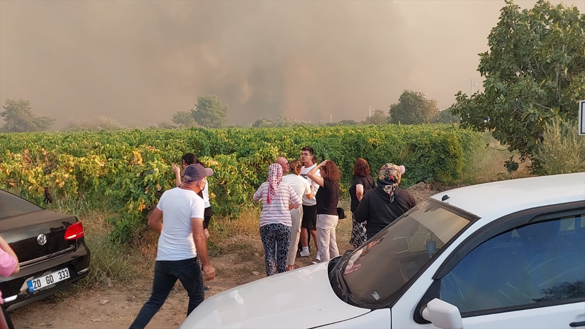 Denizli'deki orman yangını 3.gününde! 2 mahalle boşaltıldı