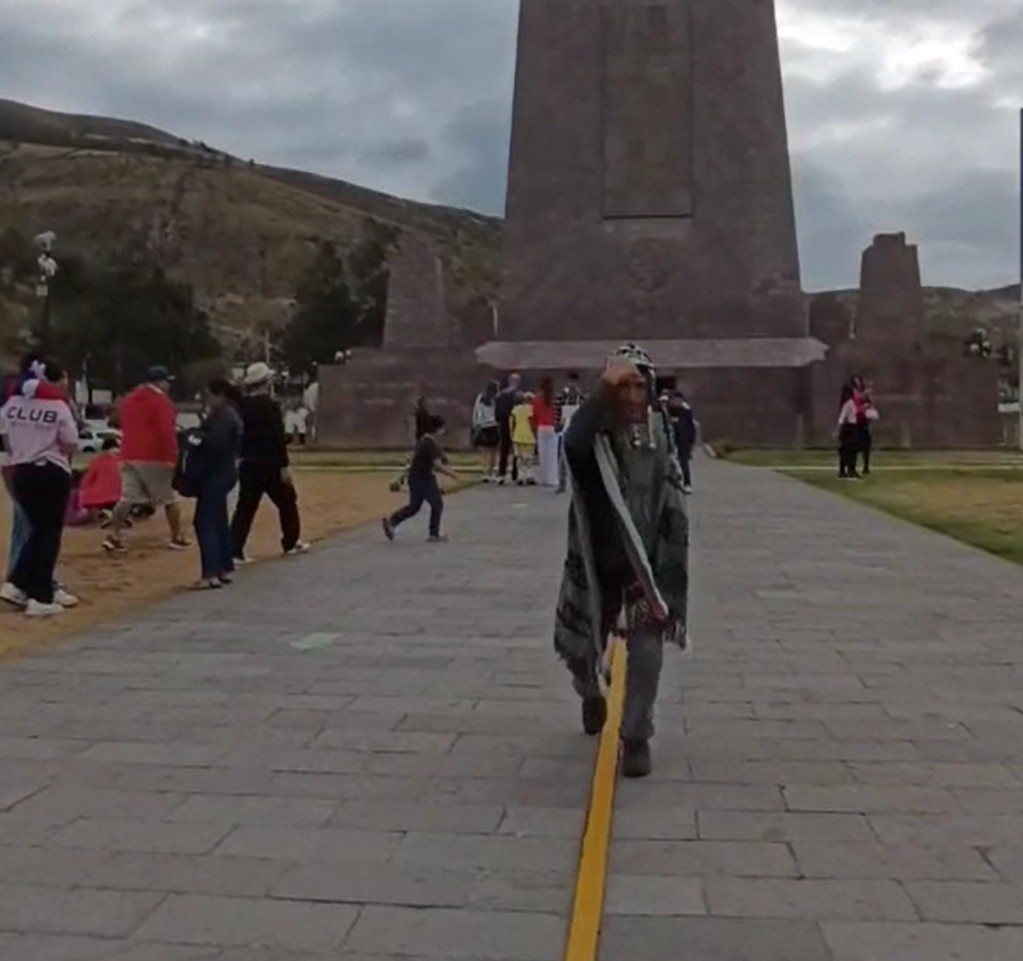 Ekvator Çizgisinde Zeybek Oynadı