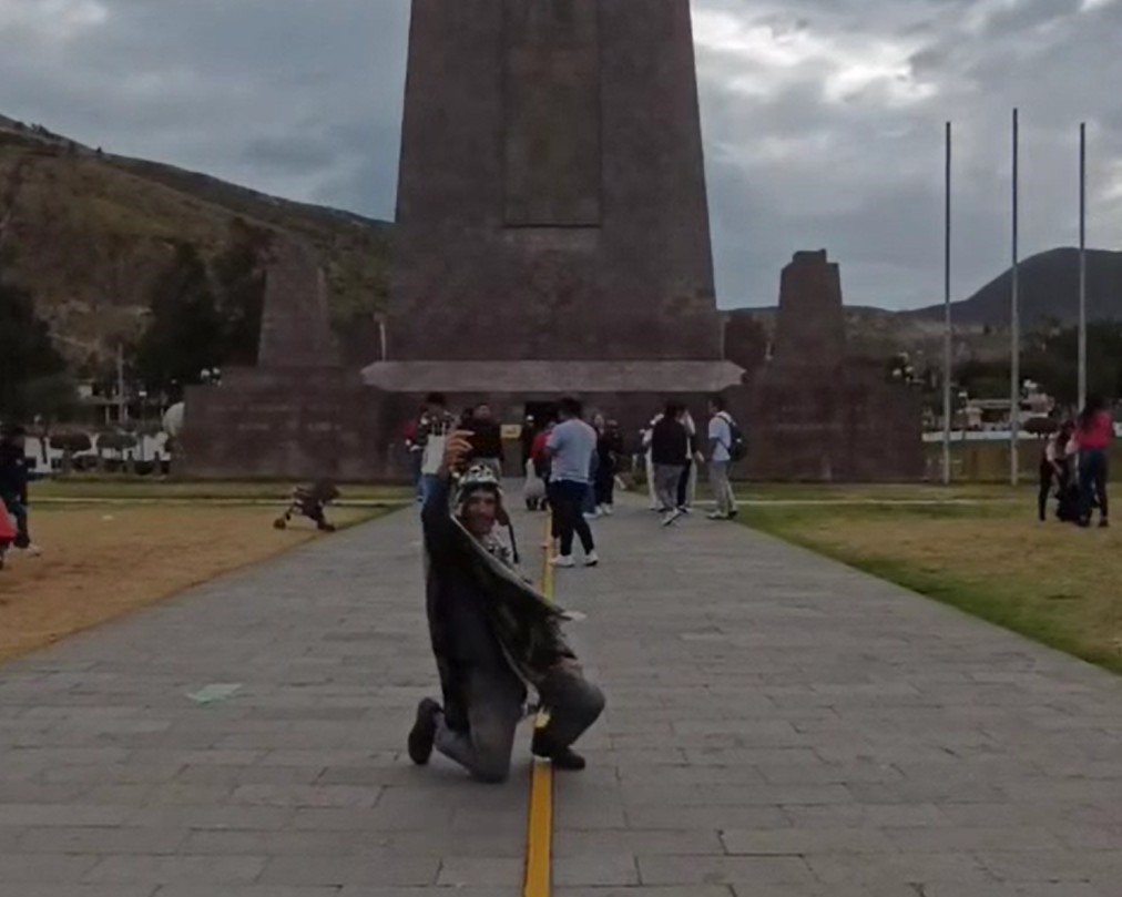 Ekvator Çizgisinde Zeybek Oynadı