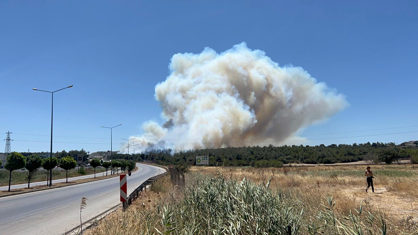 Çanakkale yeniden yanıyor! Alevler işletmelere ulaştı