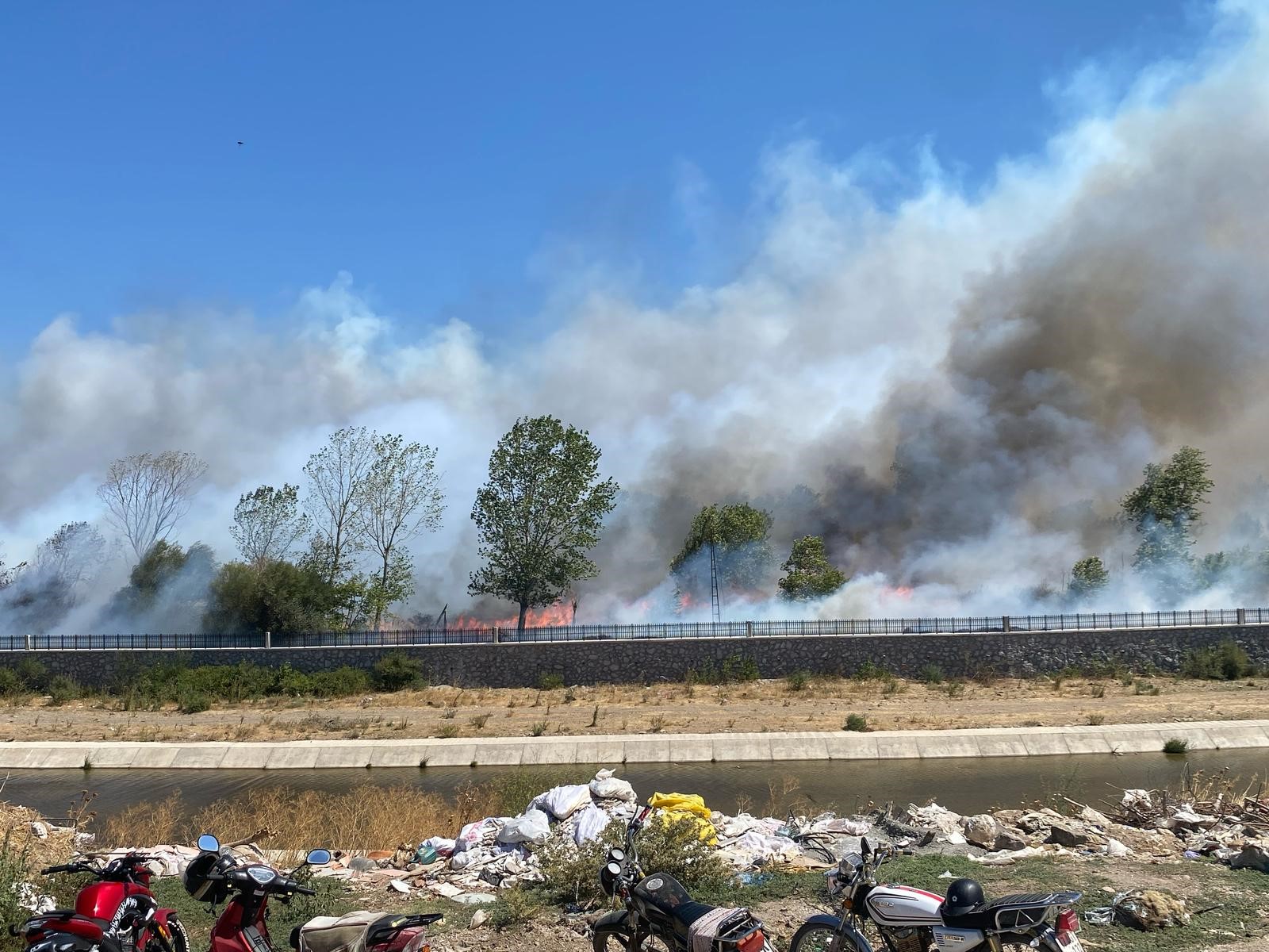 Çanakkale yeniden yanıyor! Alevler işletmelere ulaştı