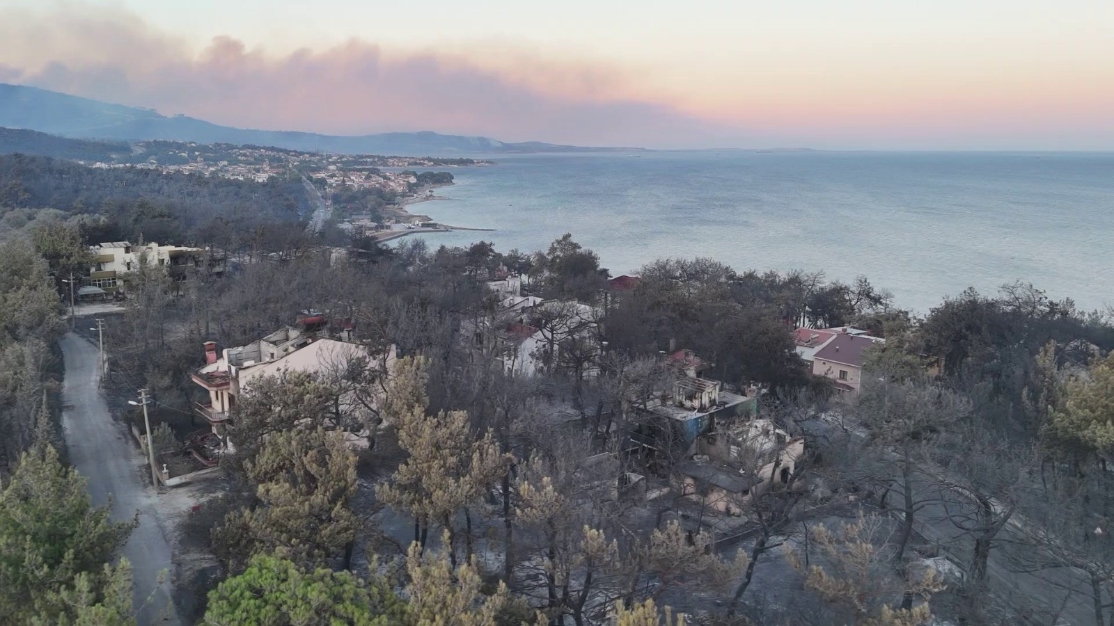 Çanakkale'de villalar küle döndü! Böyle görüntülendi