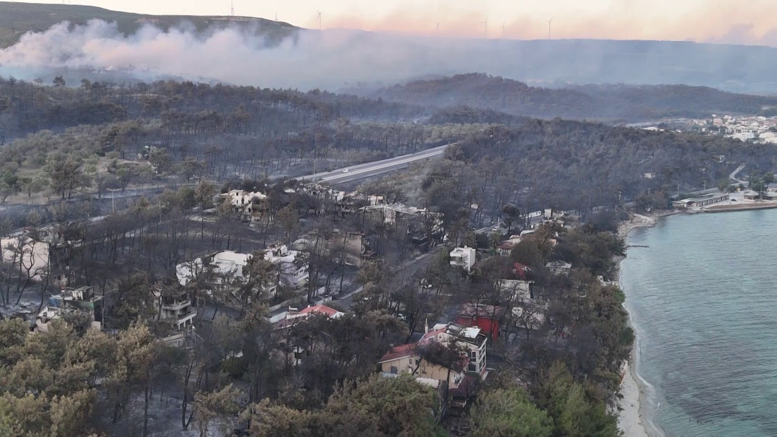 Çanakkale'de villalar küle döndü! Böyle görüntülendi