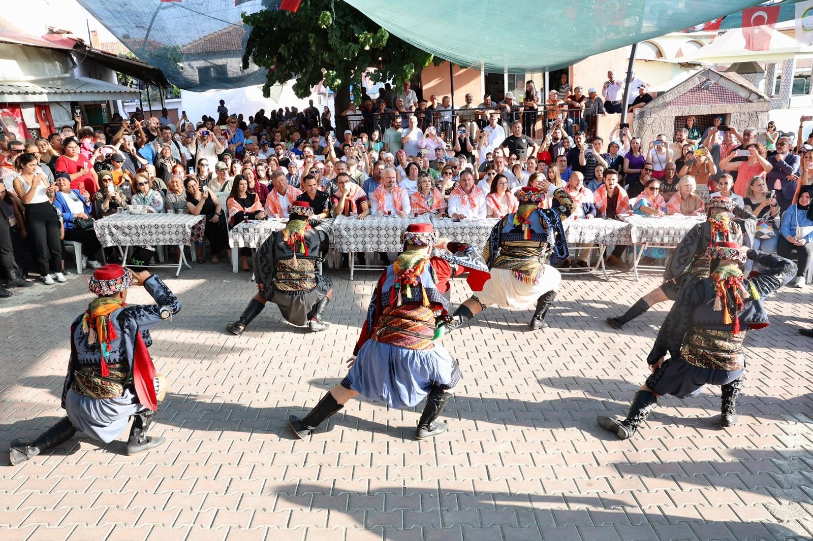 Menemen'de incir tadında festival vatandaşları buluşturdu
