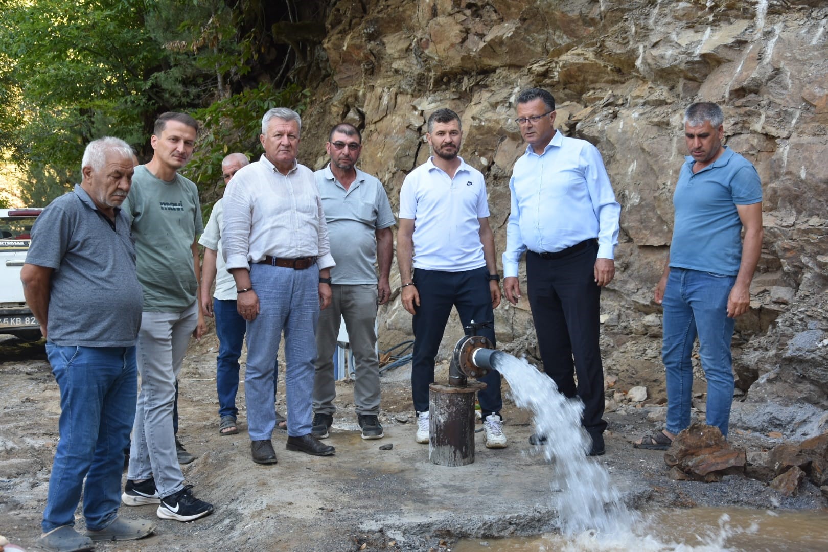 Açılan sondaj kuyusu ile mahalleli suya kavuştu