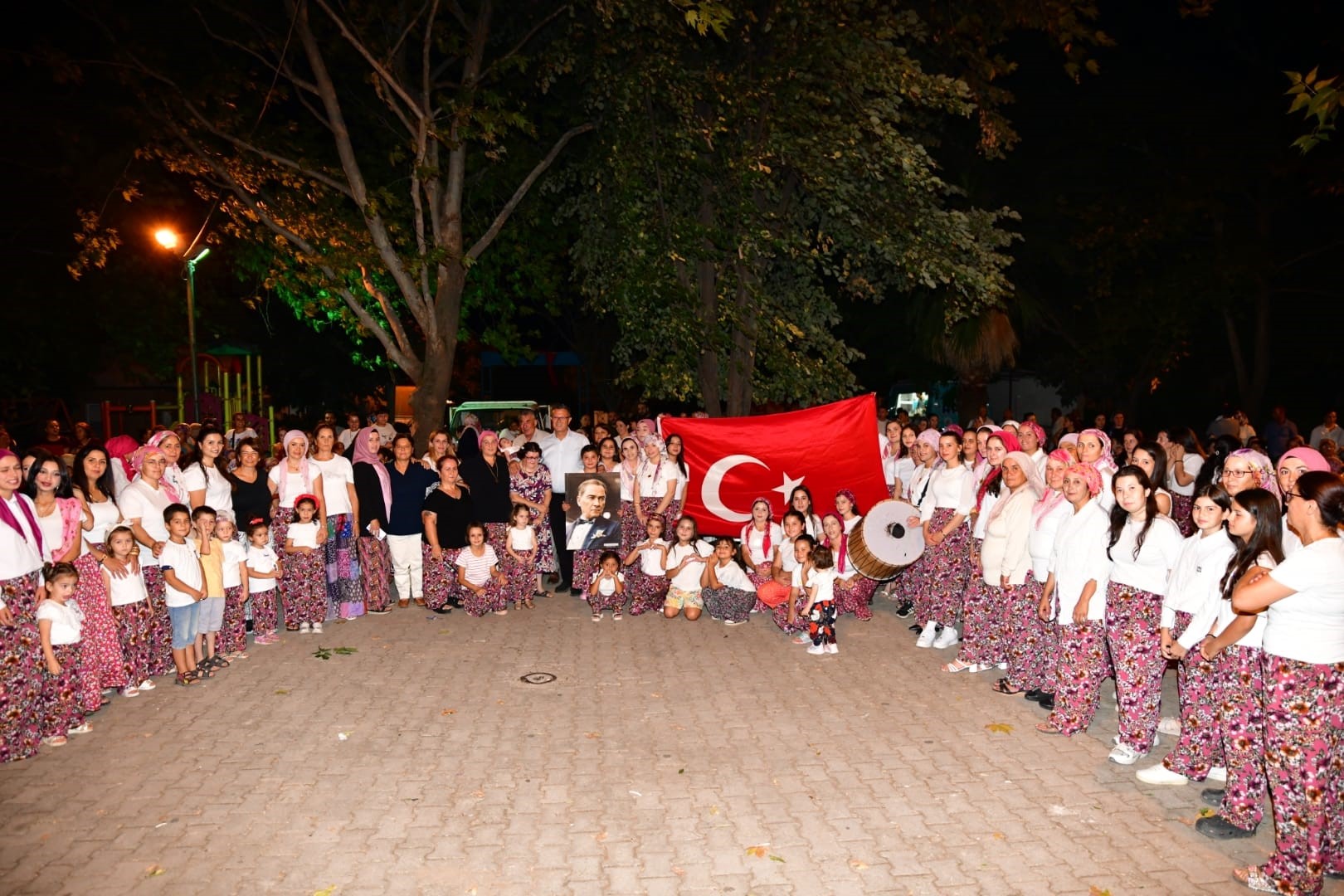 Alaşehir’de Kadınların Renkli Şalvar Gecesi