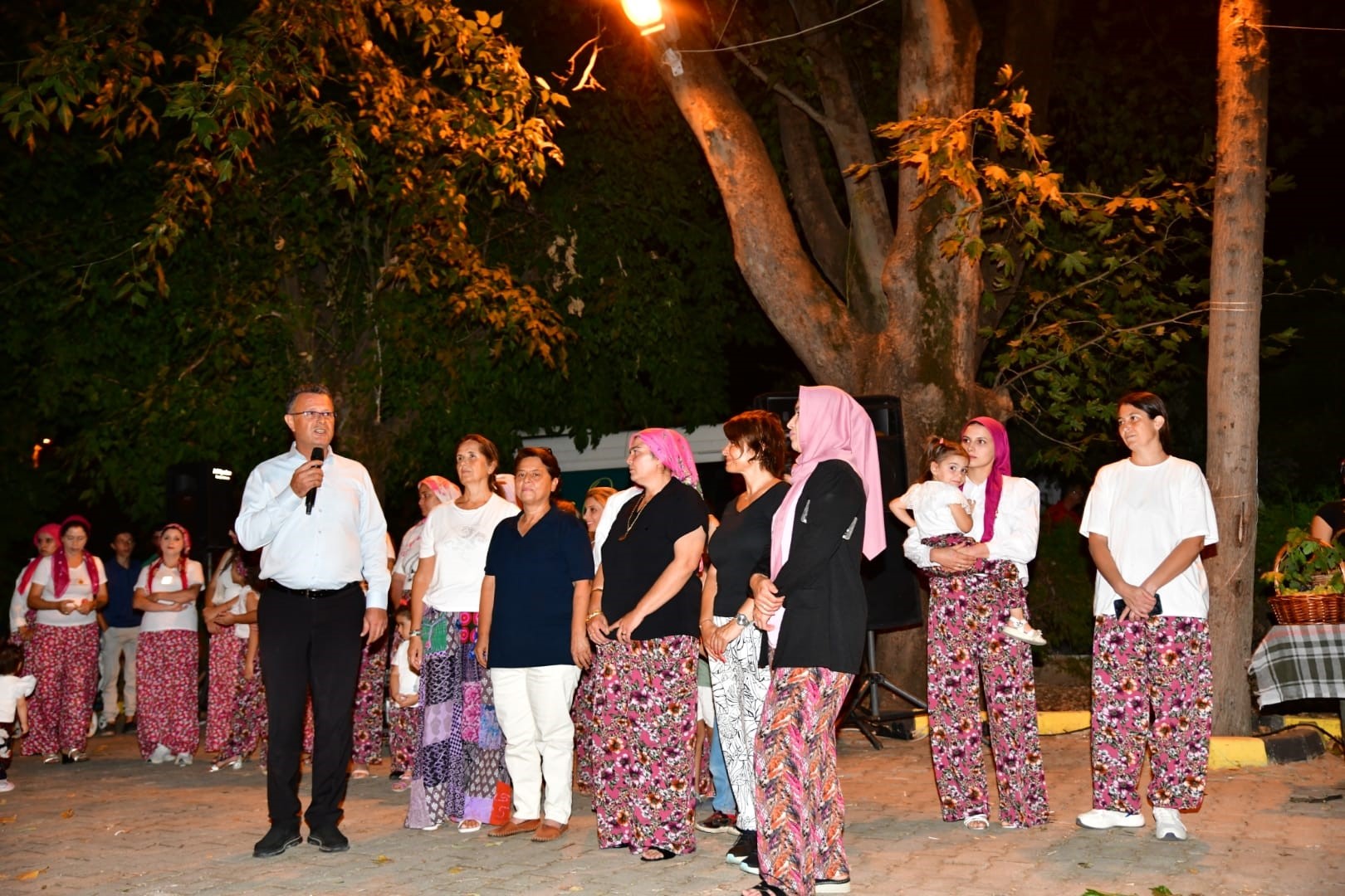 Alaşehir’de Kadınların Renkli Şalvar Gecesi