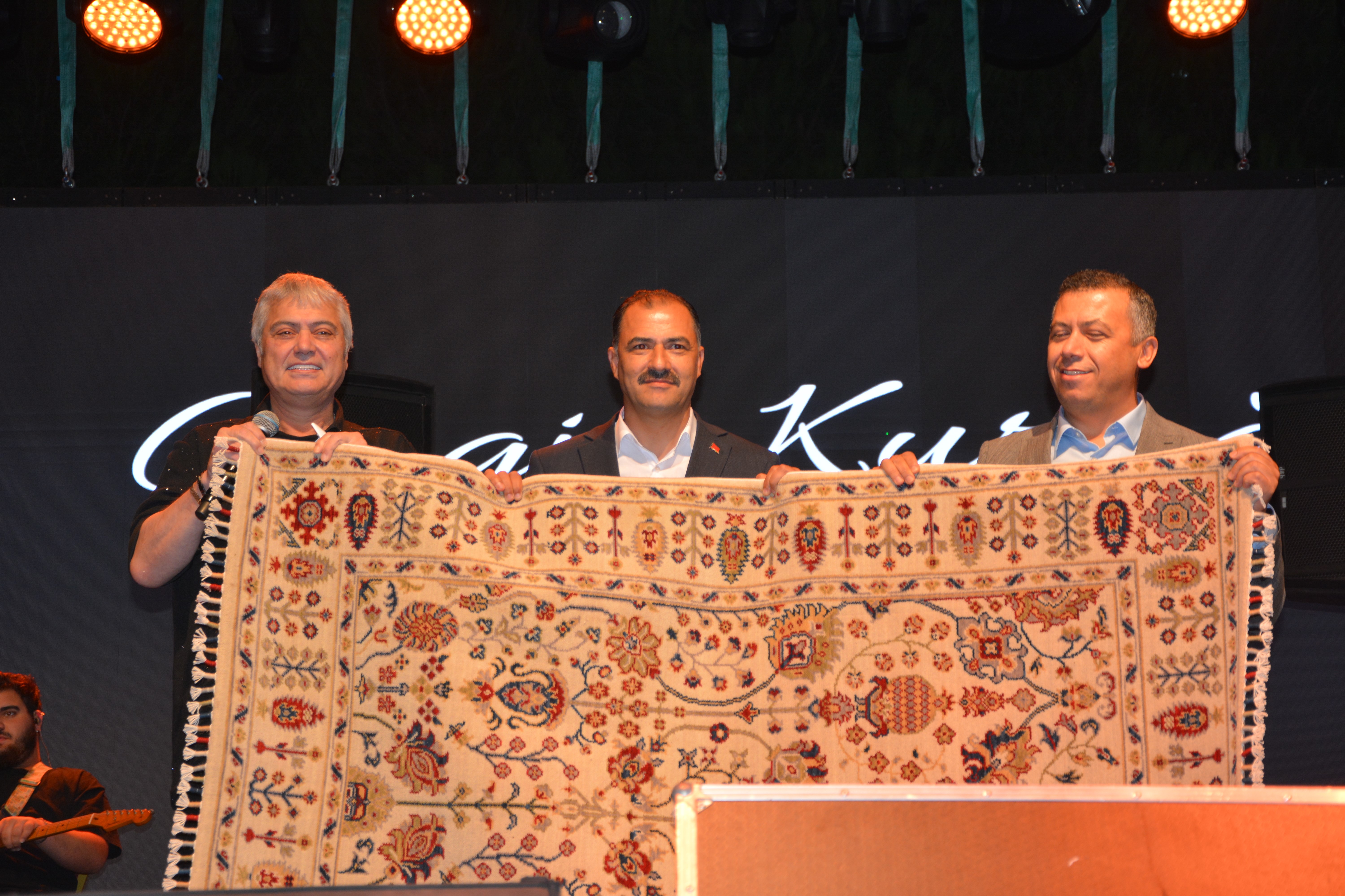 Manisa'da Cengiz Kurtoğlu rüzgarı esti