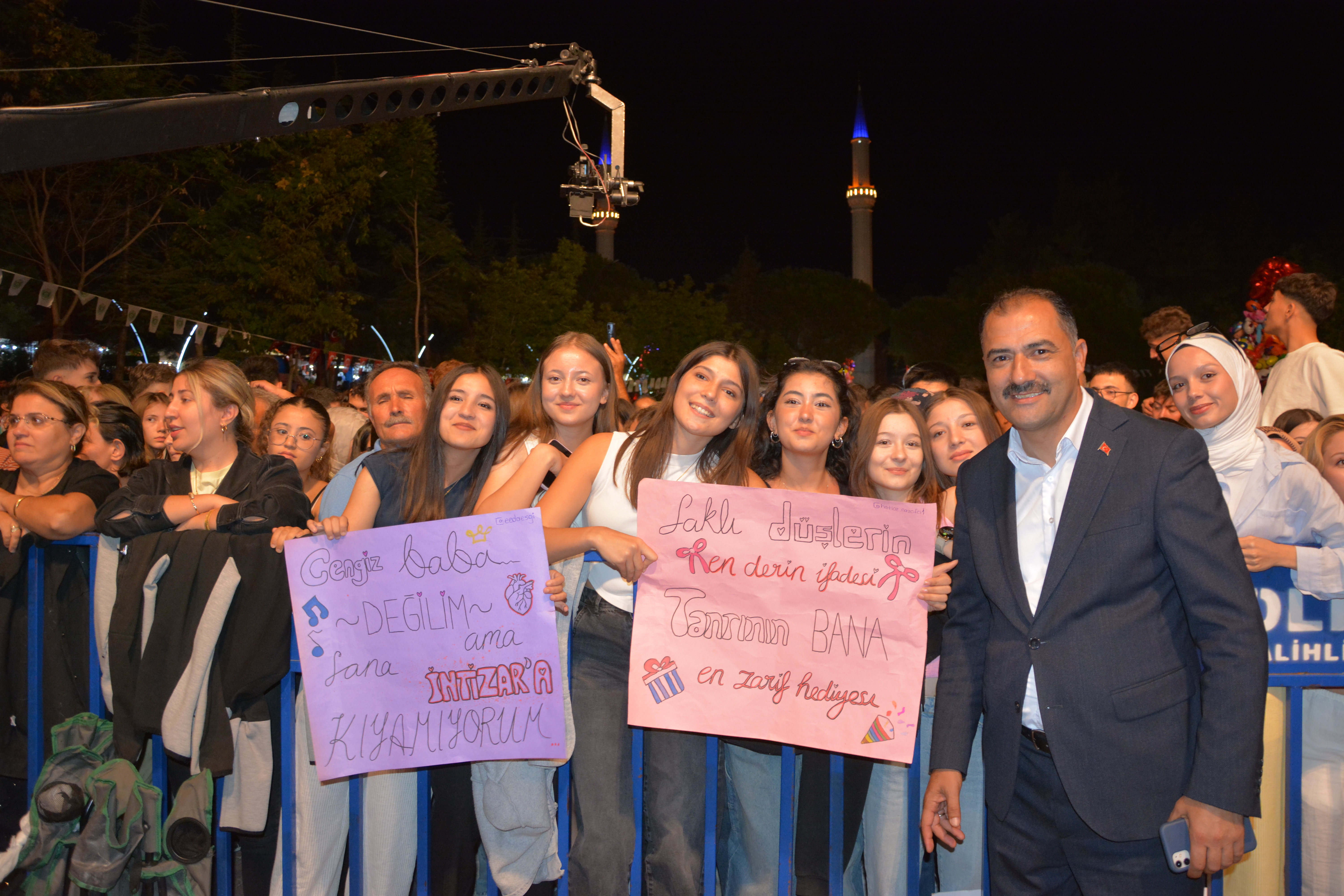 Manisa'da Cengiz Kurtoğlu rüzgarı esti