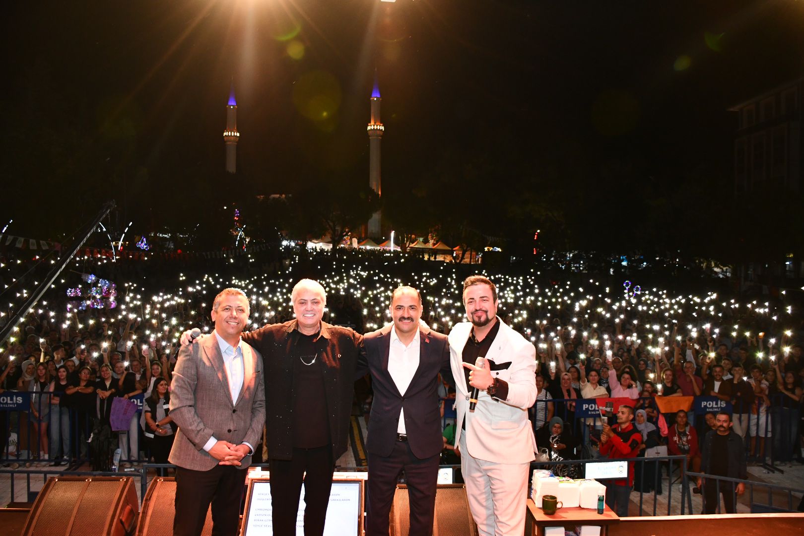 Manisa'da Cengiz Kurtoğlu rüzgarı esti