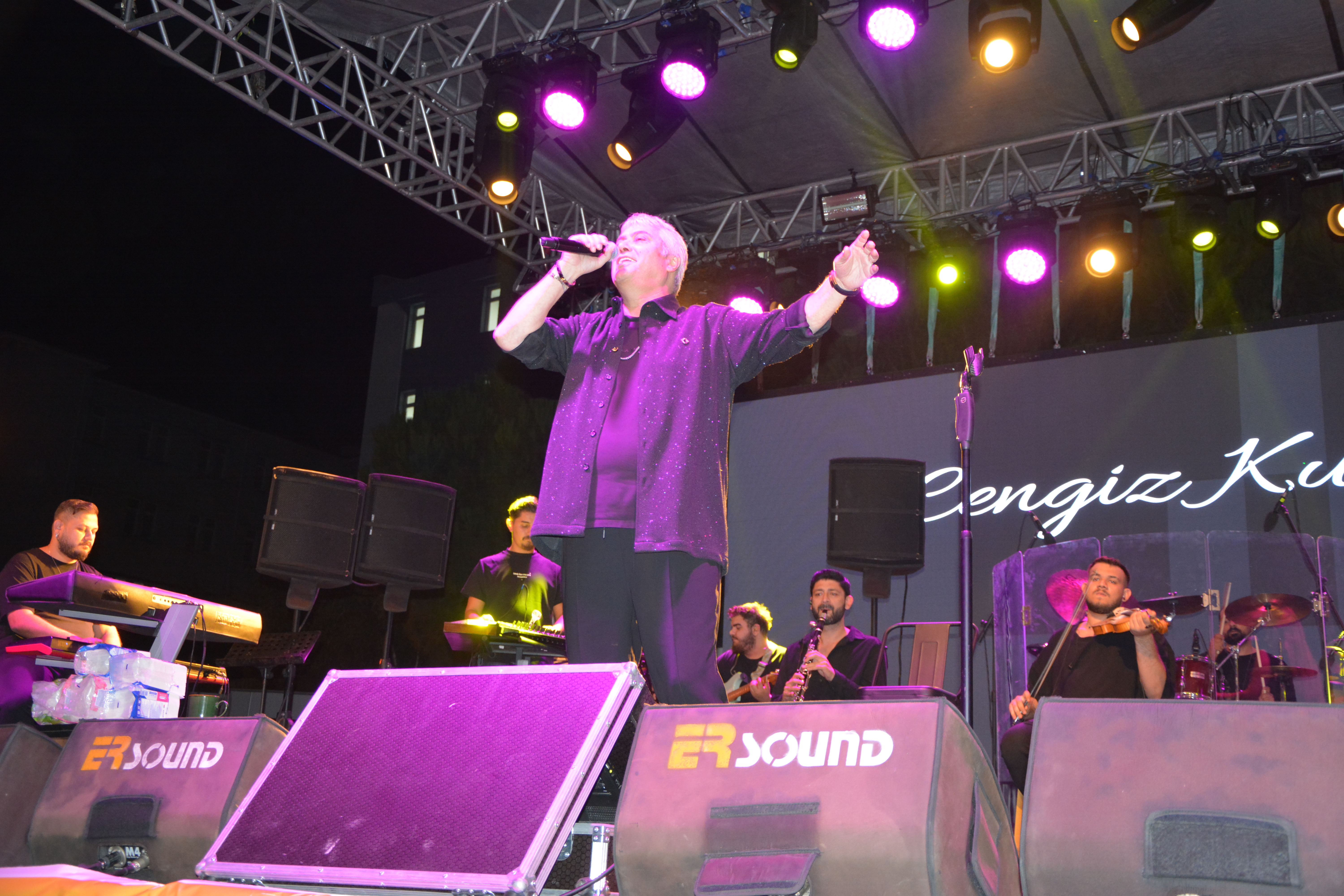 Manisa'da Cengiz Kurtoğlu rüzgarı esti