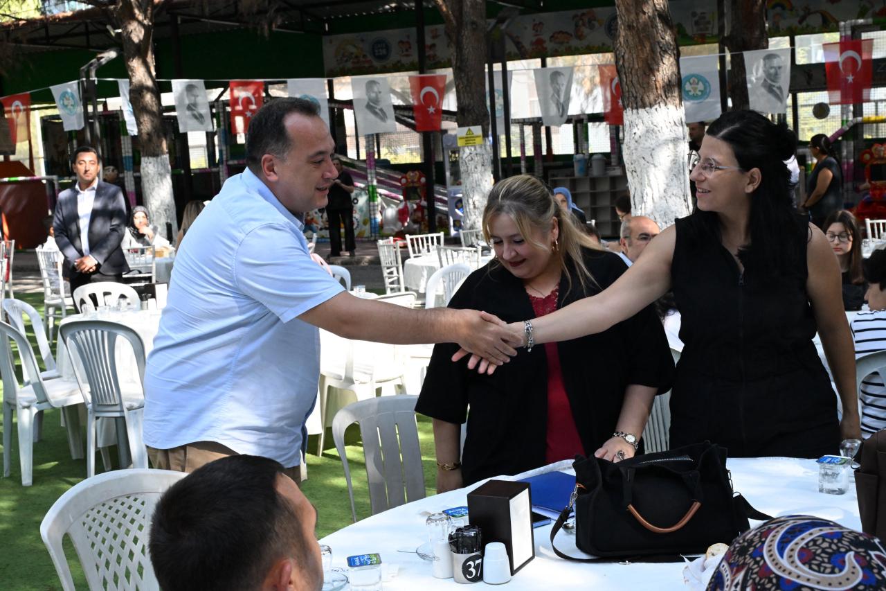 Başkan Dutlulu LGS’de Başarılı Olan Öğrencilerle Kahvaltıda Buluştu