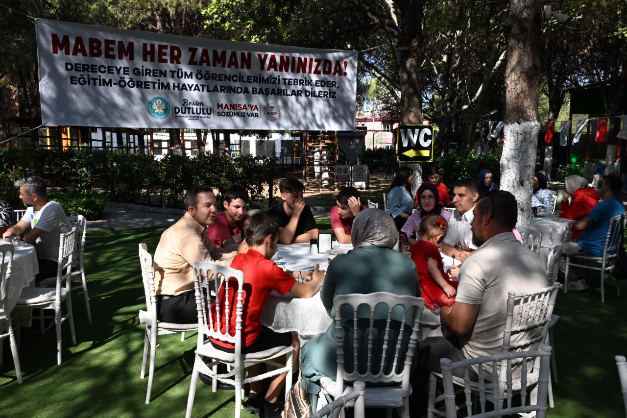 Başkan Dutlulu LGS’de Başarılı Olan Öğrencilerle Kahvaltıda Buluştu