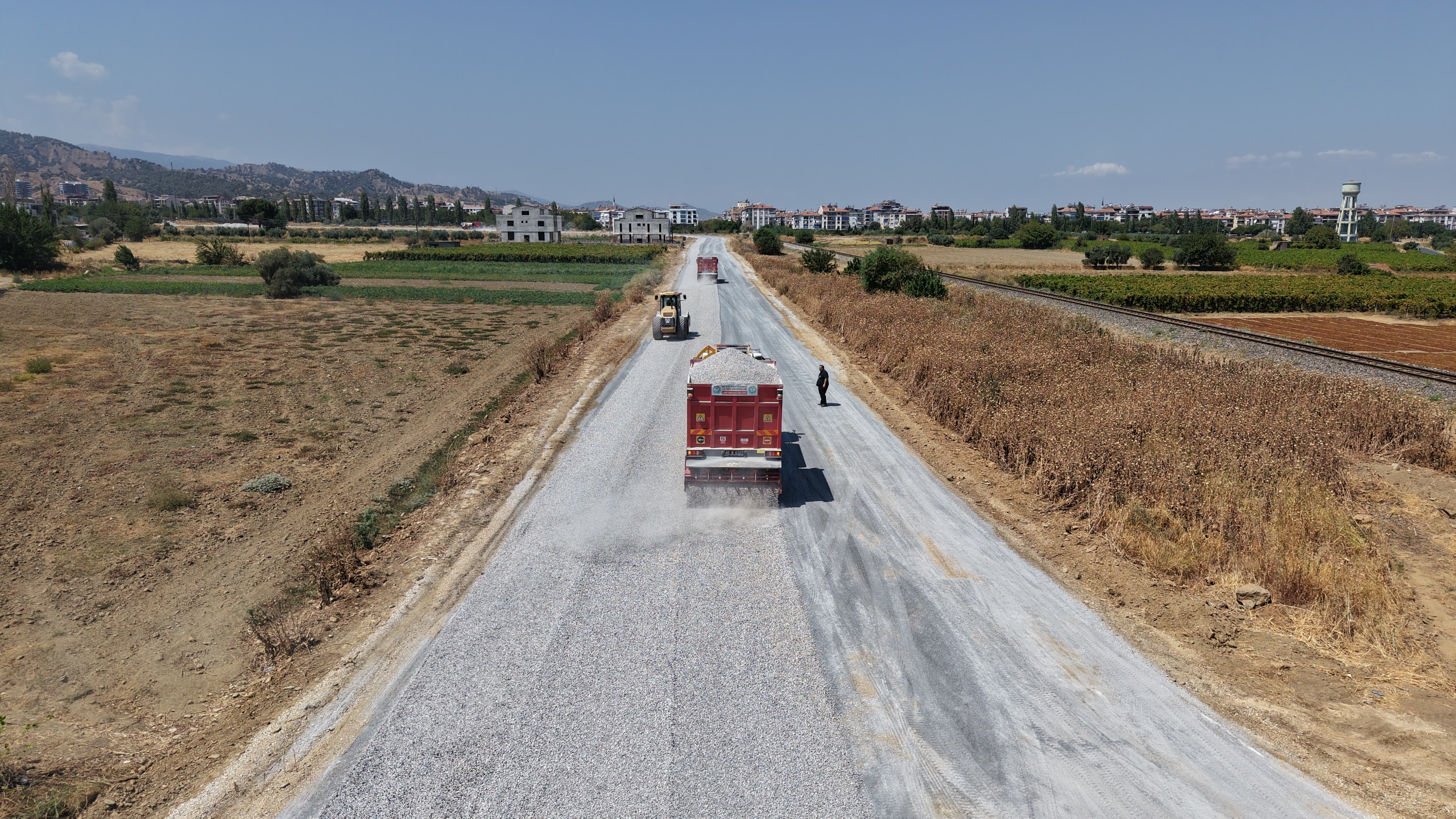 Manisa’da vatandaşın arazisinden geçen yol, gereken yere taşındı