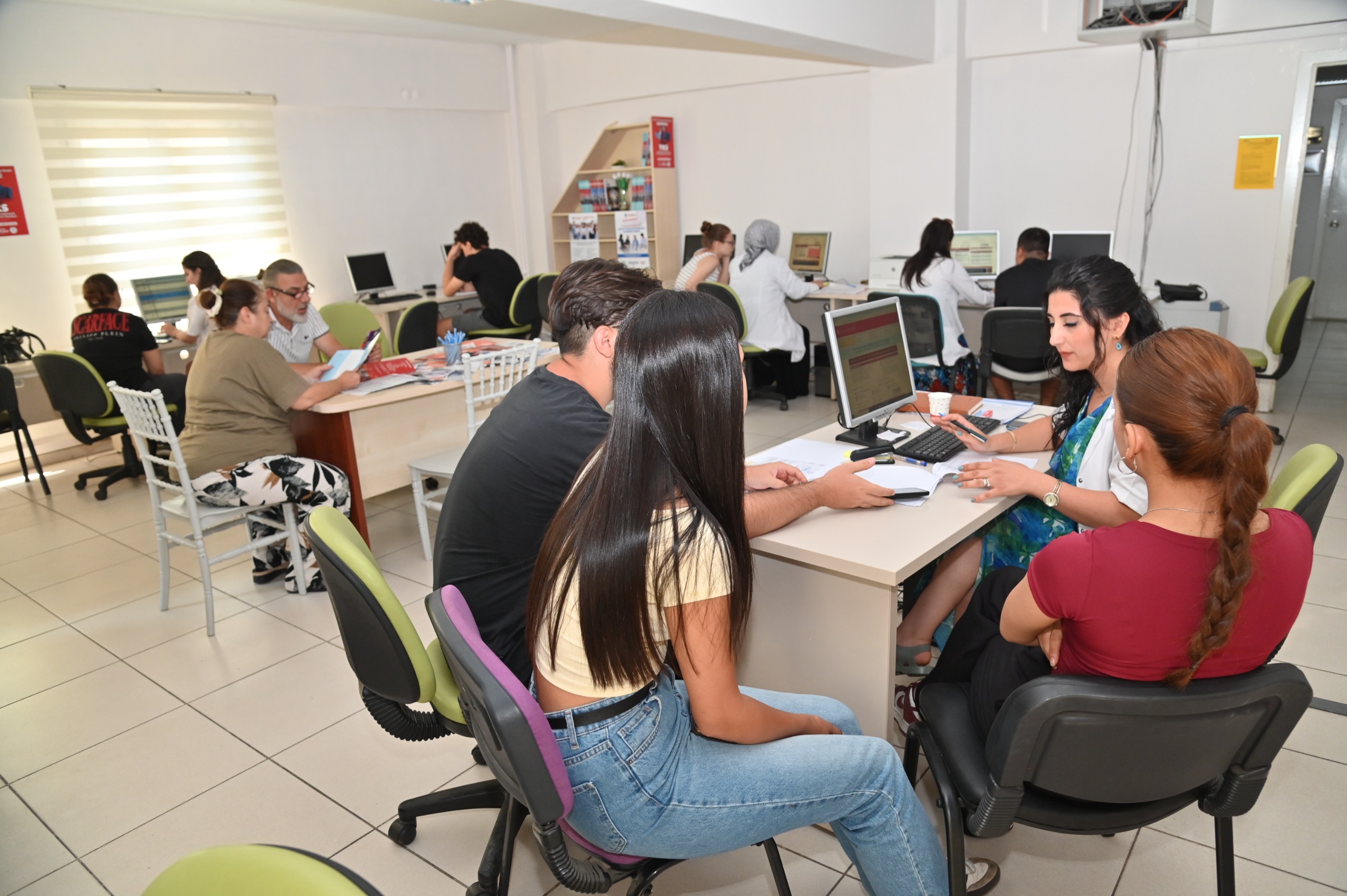 Büyükşehir Öğrencilerin Yanında 17 İlçede Ücretsiz Tercih Desteği