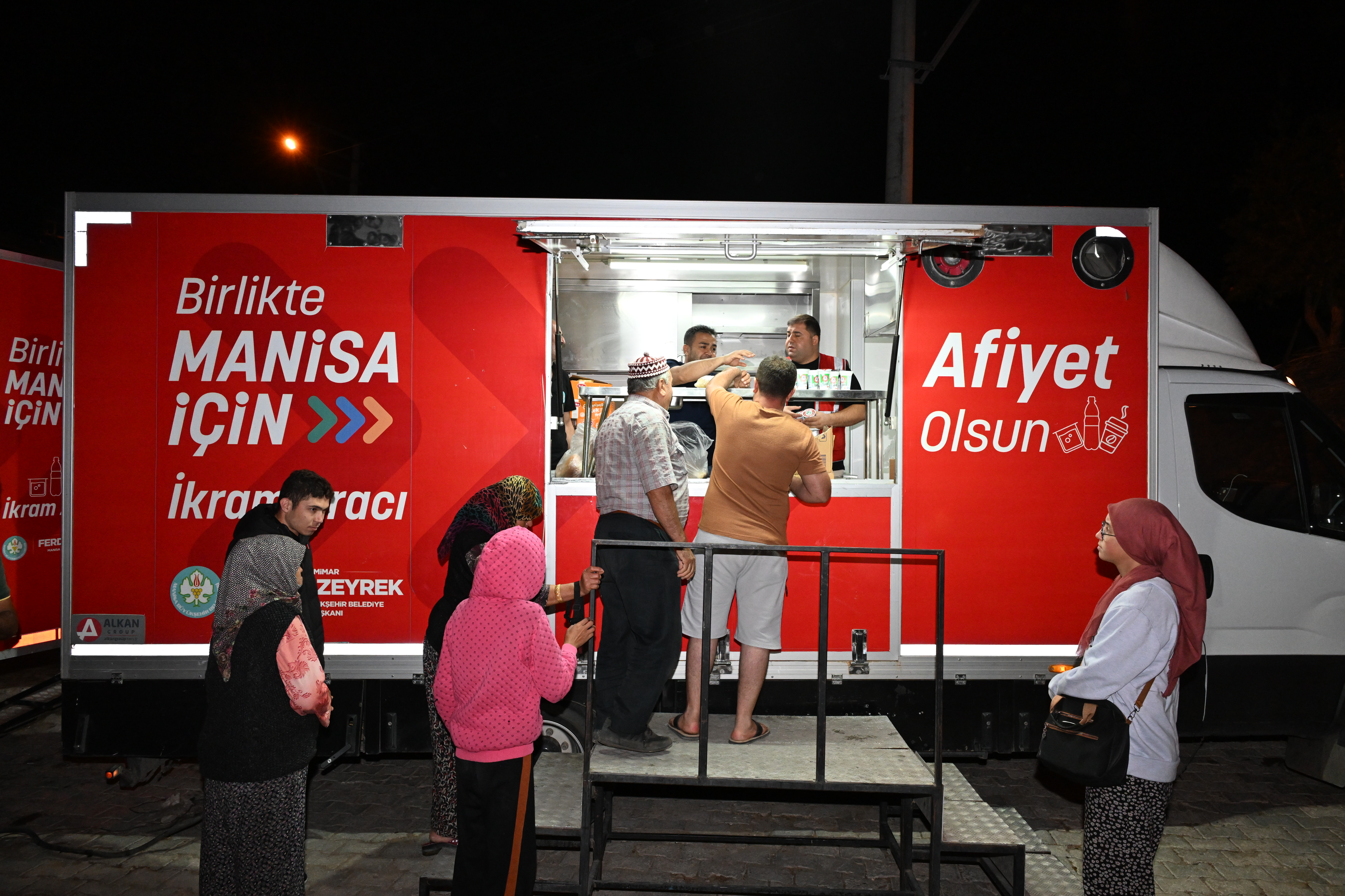 Manisa Büyükşehirden deprem bölgesine destek