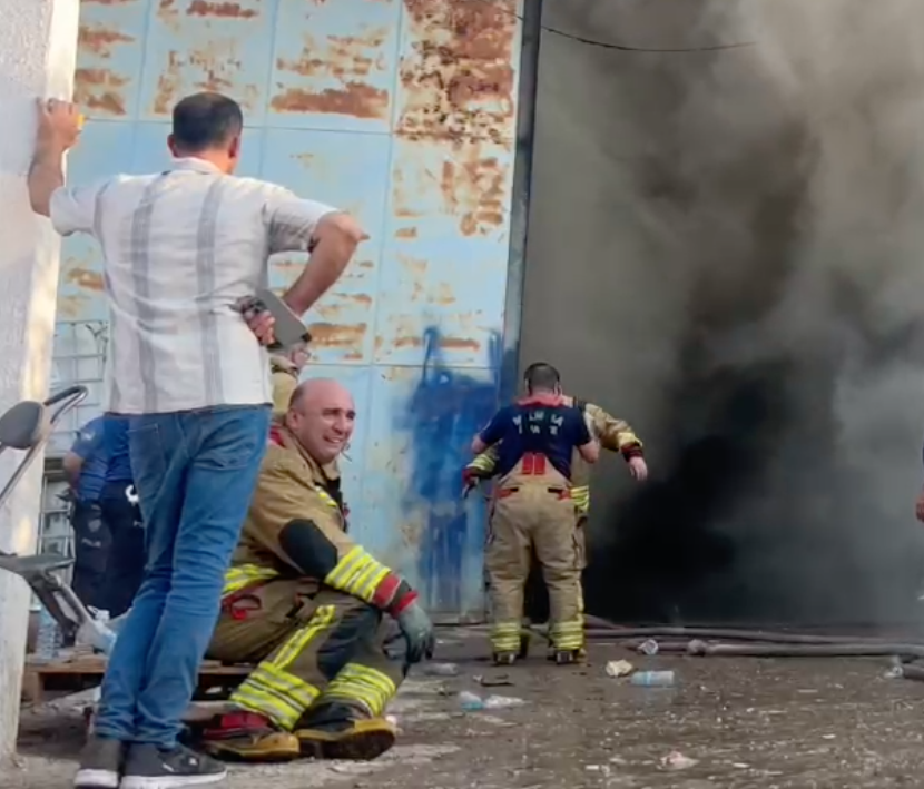 Turgutlu'da Koşukırı Çarşısı’nda yangın: 2 iş yeri alevlere teslim oldu!