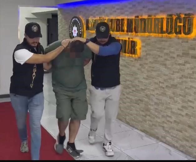 Beraber yaşayan çift evlerinde ölü bulundu! Katil, kadının oğlu çıktı