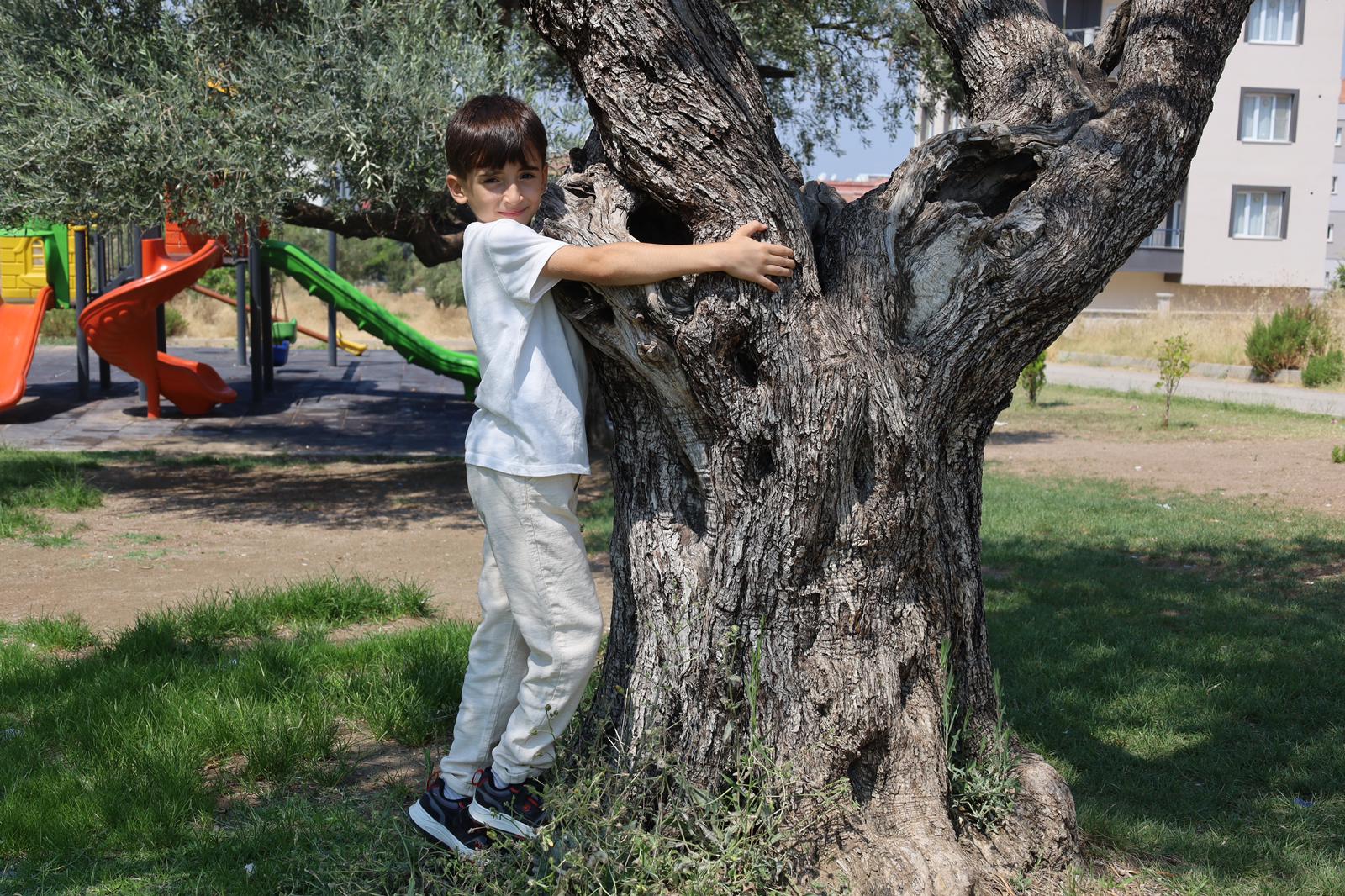 Turgutlulu 8 Yaşındaki Ertuğrul, "Takipçim Kadar Ağaç Suluyorum" Diyerek Farkındalık Yarattı