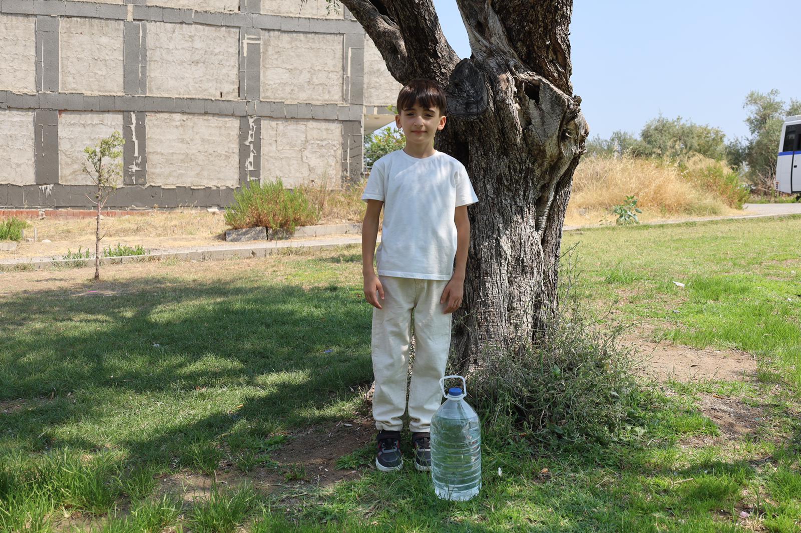 Turgutlulu 8 Yaşındaki Ertuğrul, "Takipçim Kadar Ağaç Suluyorum" Diyerek Farkındalık Yarattı