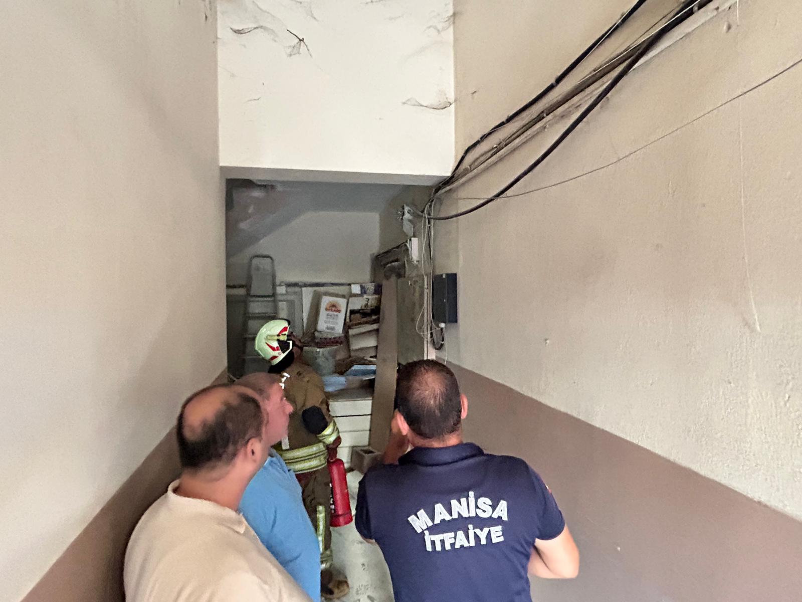 Turgutlu'da bir apartmanda yangın paniği