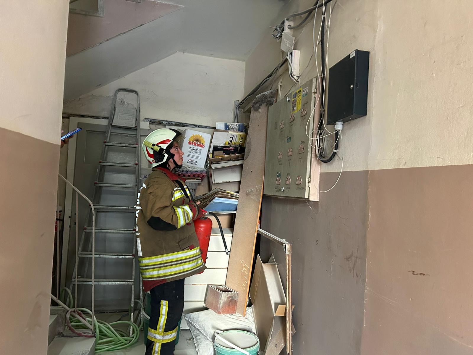 Turgutlu'da bir apartmanda yangın paniği