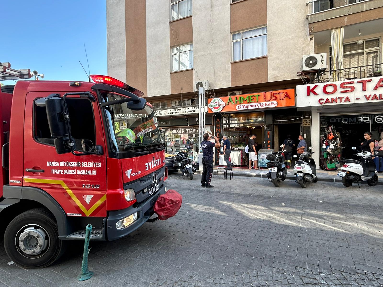 Turgutlu'da bir apartmanda yangın paniği