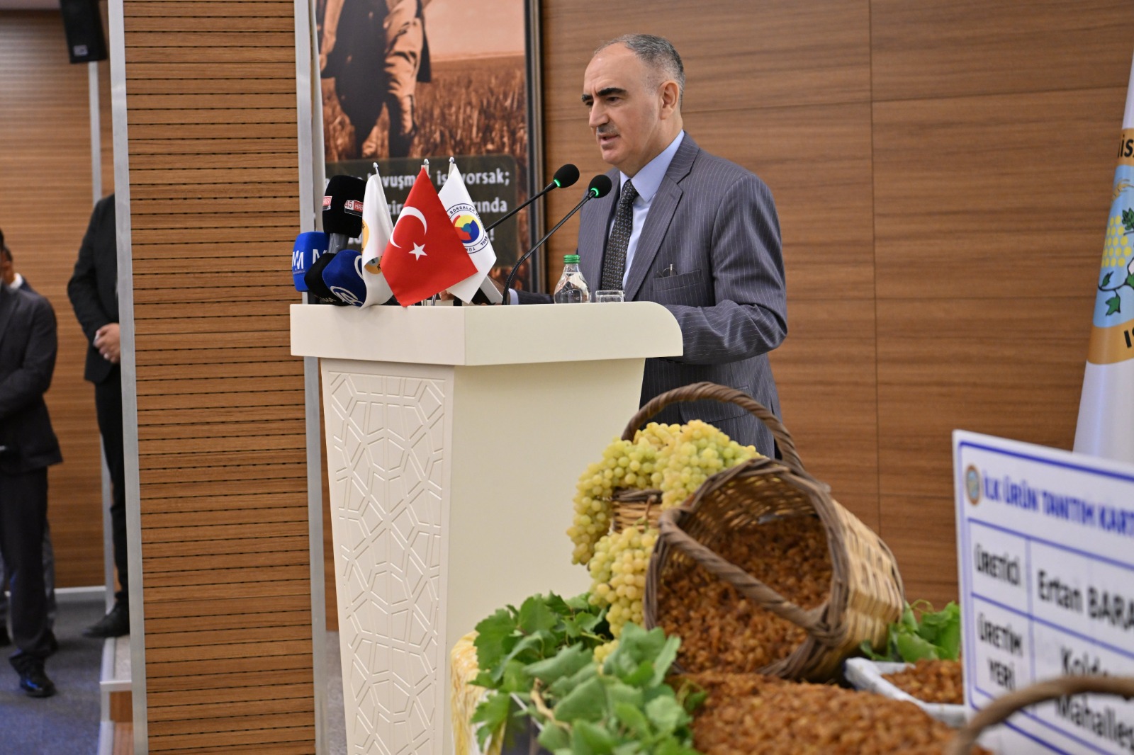 Sezonun ilk kuru üzümü rekor fiyata alındı