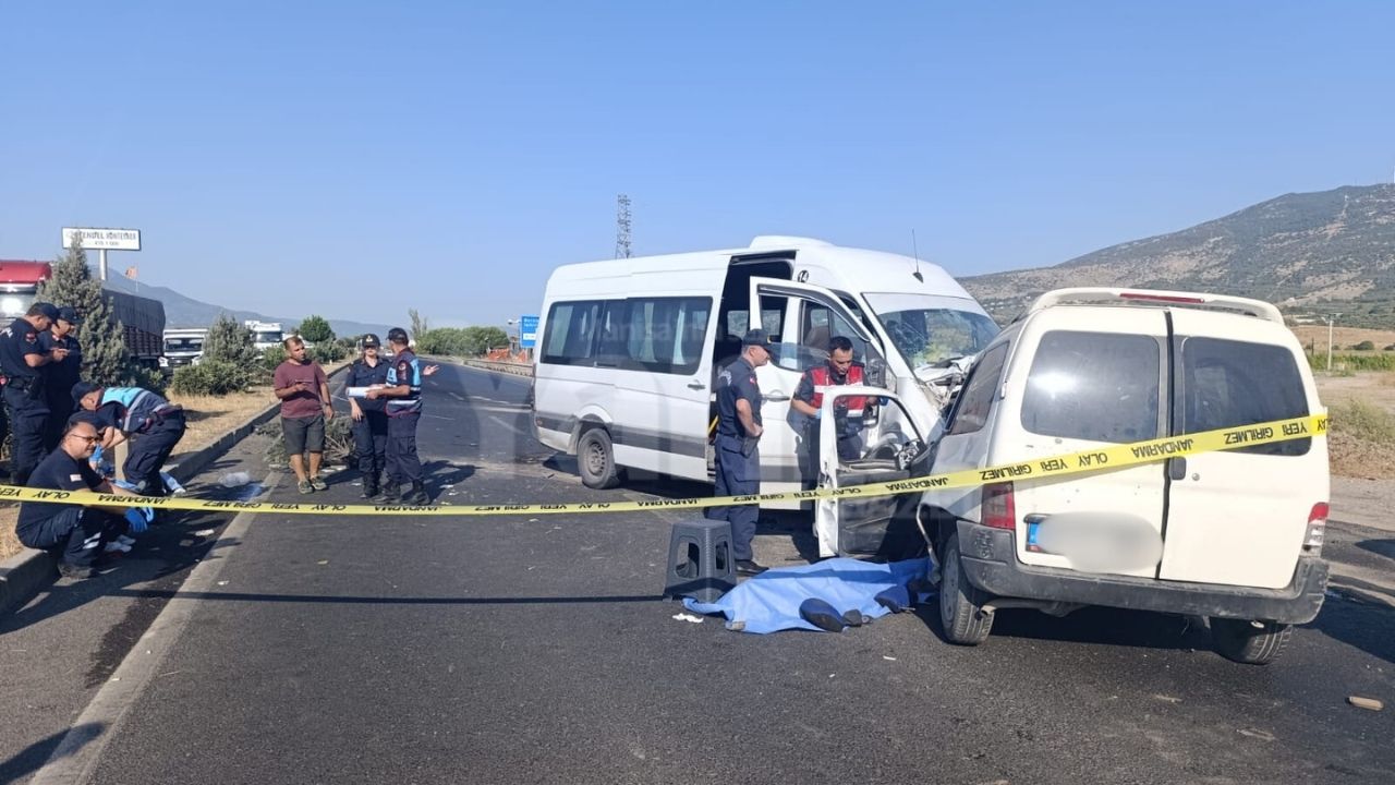 Kemalpaşa’da feci kaza: 1 ölü, 13 yaralı