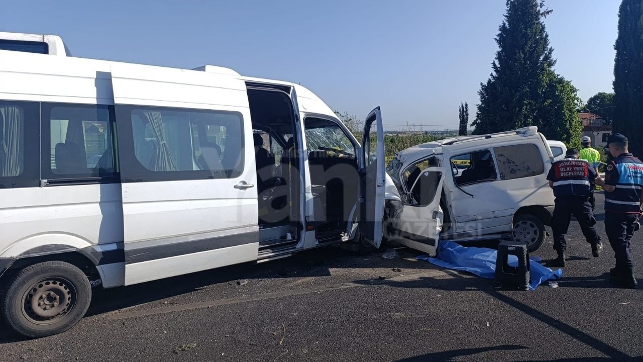 Kemalpaşa’da feci kaza: 1 ölü, 13 yaralı