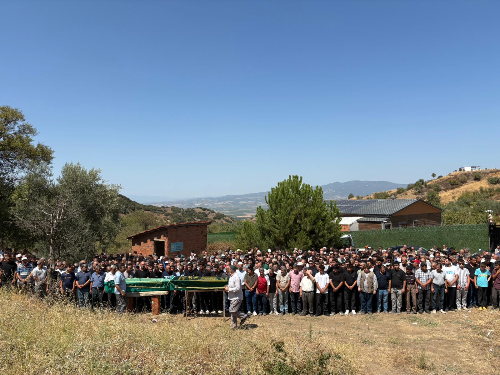 Kuzenlere gözü yaşlı veda